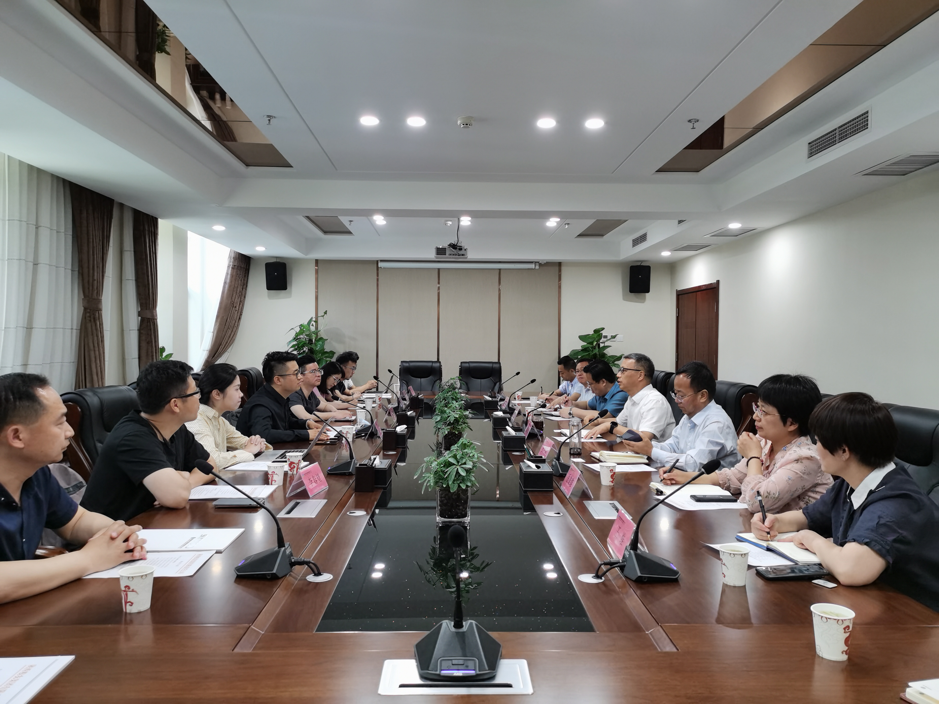 阿里巴巴春蕾計(jì)劃調(diào)研組來(lái)糧農(nóng)集團(tuán)調(diào)研交流
