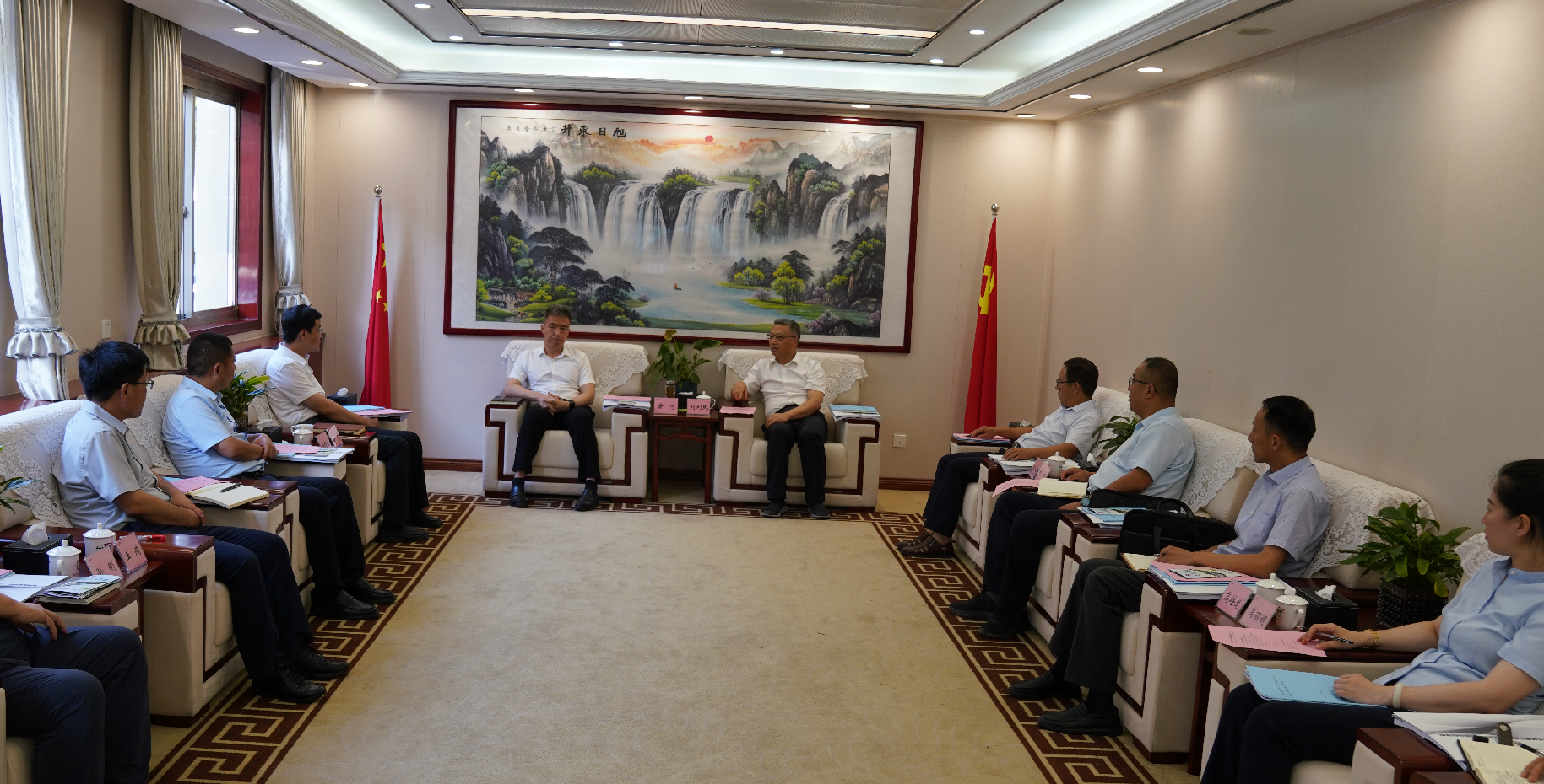 劉利民與臨潼區(qū)委書記黃可、區(qū)長苗吉會談